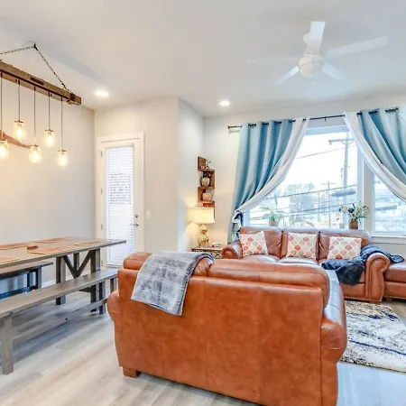 Spacious Contemporary Townhome With Private Rooftop Holiday home *