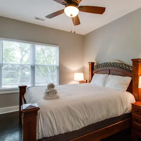 Gorgeous Downtown Pad 3 Bedroom 2.5 Bath Large Patio Nashville