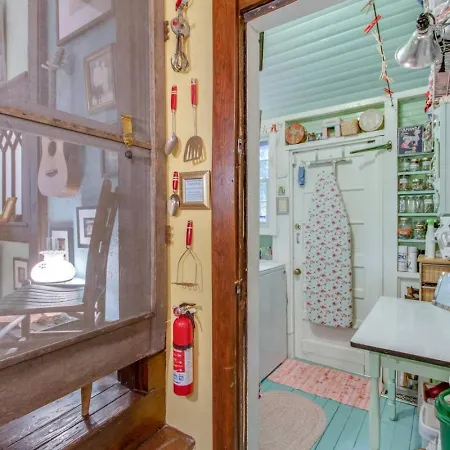 Petite Vintage Charmer Trendy East * Nashville