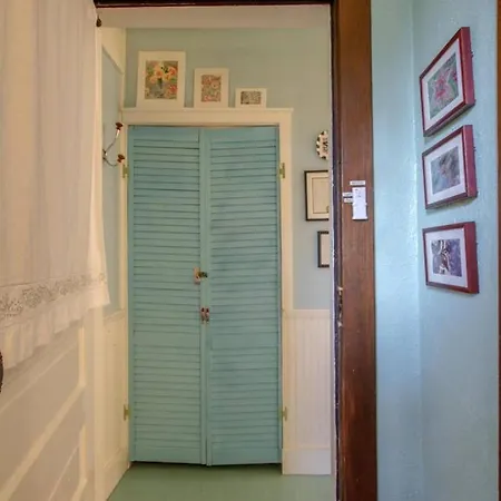 Petite Vintage Charmer Trendy East Nashville