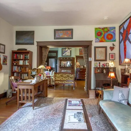 Petite Vintage Charmer Trendy East Nashville