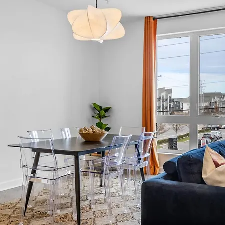The Centennial - Walk To Breweries And Live Music Holiday home