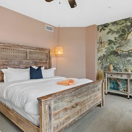 The Centennial - Walk To Breweries And Live Music Holiday home *