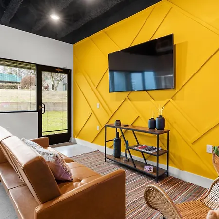 Cozy Urban Escape *