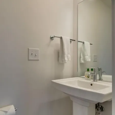 Getaway - Rooftop, Garage, Near Broadway! Nashville