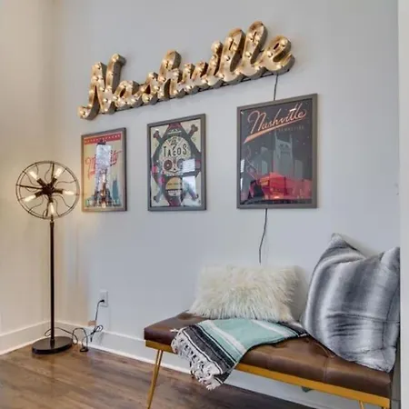 Getaway - Rooftop, Garage, Near Broadway! * Nashville