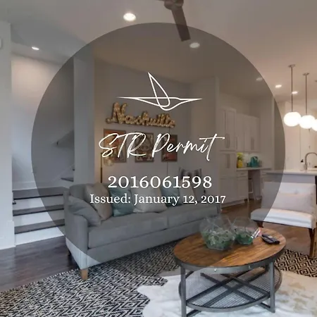Getaway - Rooftop, Garage, Near Broadway!