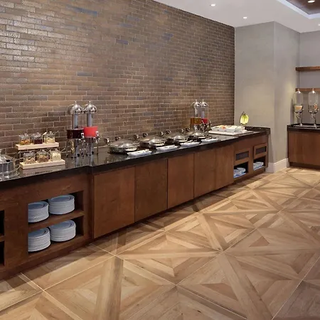 Hotel Airport Marriott 4*