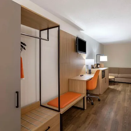 Hotel Comfort & Downtown - Stadium 4*