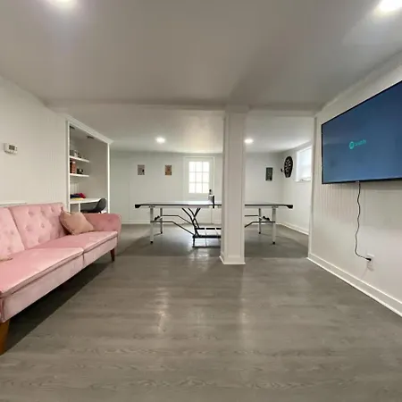 The Playhouse: 4br With Spa, Basketball & Games Holiday home *