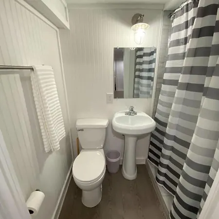 The Playhouse: 4br With Spa, Basketball & Games