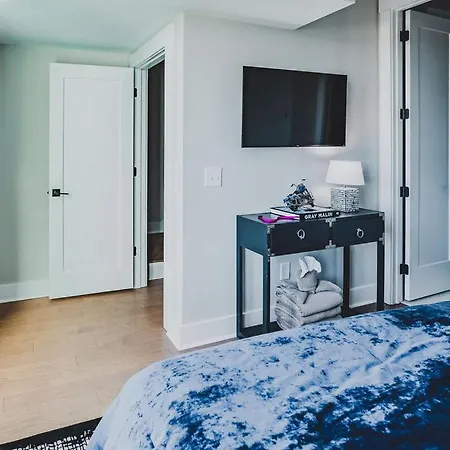 Four Bedroom In Oceola Ave Apartment