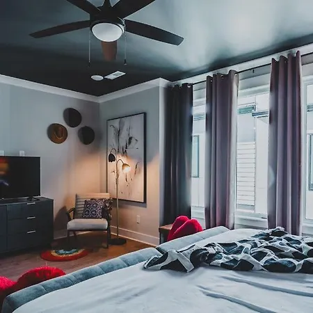 Four Bedroom In Oceola Ave Apartment