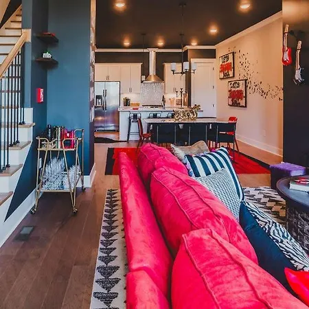 Four Bedroom In Oceola Ave Apartment