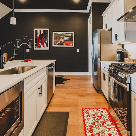 Four Bedroom In Oceola Ave Apartment *