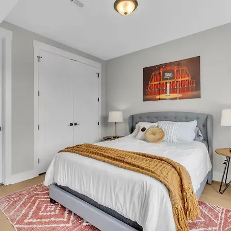 Four Bedroom In Oceola Ave Apartment *