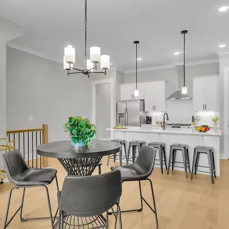 Four Bedroom In Oceola Ave Apartment