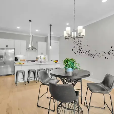 Apartment Four Bedroom In Oceola Ave Nashville