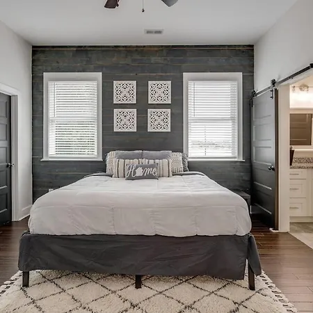 Lakeshore Luxury Near River With Hot Tub And Rooftop Deck