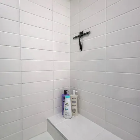 Holiday home 3br2ba Lux Pool Walk To Broadway 08mi