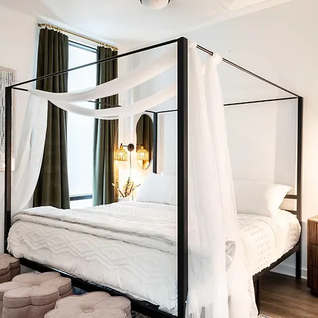 2-bed 2-bath Luxury Retreat *