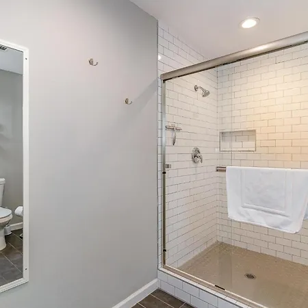 South Wing - 2 Units - 4 Bedrooms - Mins To Zoo