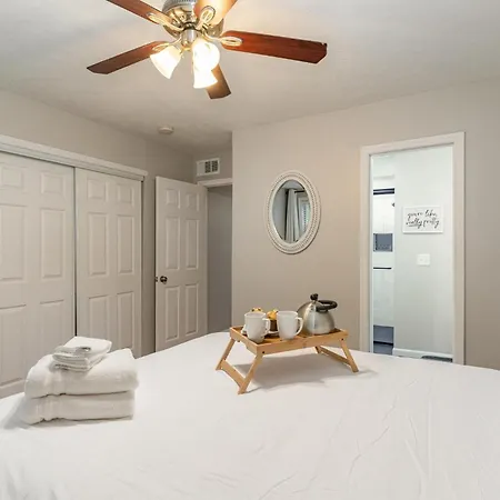 Birds Nest-sleeps 24-mins To Geodis Park Holiday home Nashville