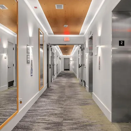 Walk To Broadway From The 12/30 Lounge In Downtown Nashville! *