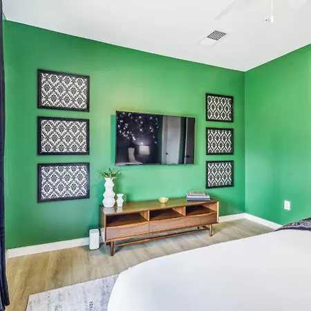 Walk To Broadway From The 12/30 Lounge In Downtown Nashville! Holiday home Nashville