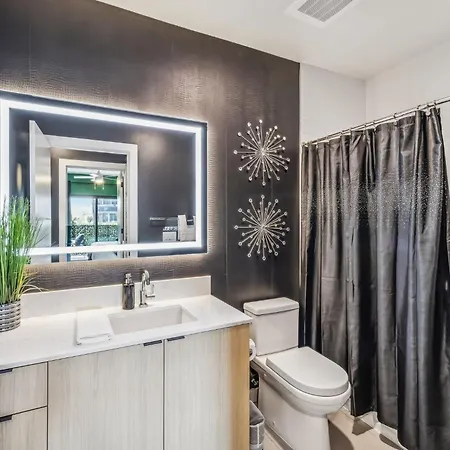 Walk To Broadway From The 12/30 Lounge In Downtown Nashville! Holiday home