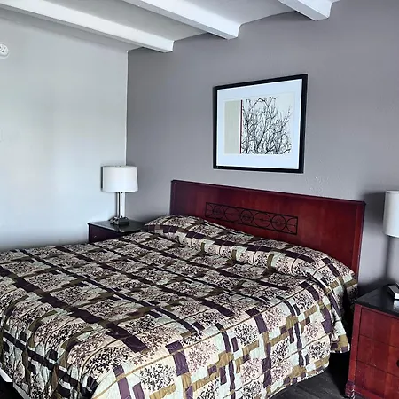 Expressway Airport Downtown Motel