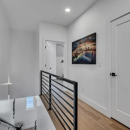 Spacious - 2 Homes, 15 Guests *