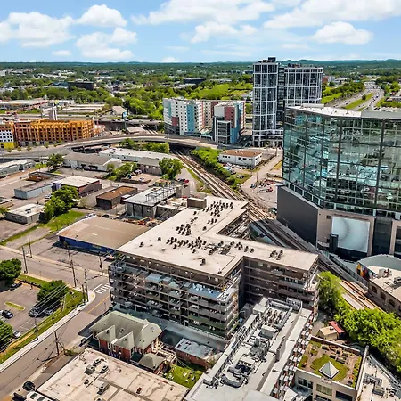 Boots On Broadway In Downtown With Parking, Pool, Gym * Nashville