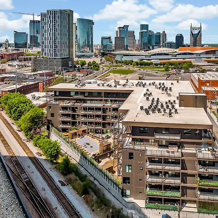 Boots On Broadway In Downtown With Parking, Pool, Gym Apartment Nashville
