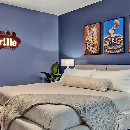 Boots On Broadway In Downtown With Parking, Pool, Gym * Nashville