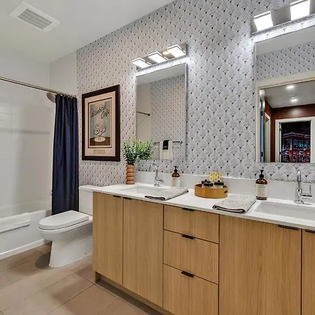 Boots On Broadway In Downtown With Parking, Pool, Gym