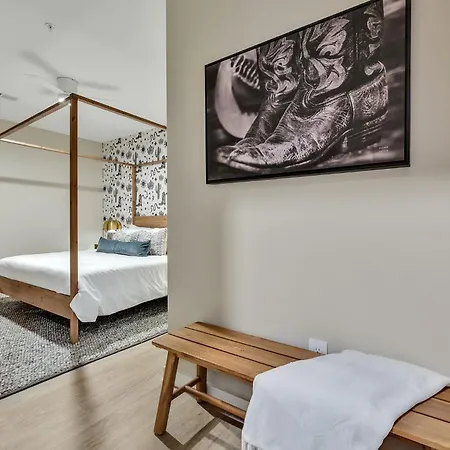 Apartment Boots On Broadway In Downtown With Parking, Pool, Gym Nashville