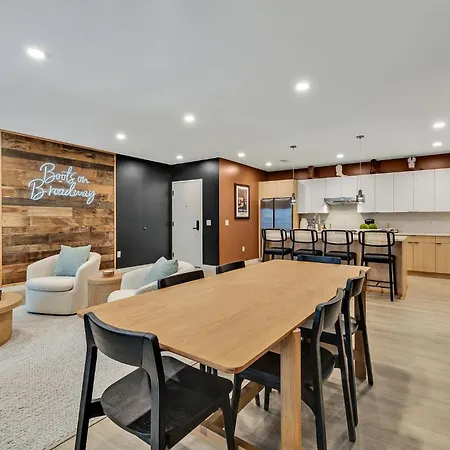 Apartment Boots On Broadway In Downtown With Parking, Pool, Gym Nashville