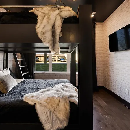 New Iconic Duo 2 Homes & Rooftop Vibes