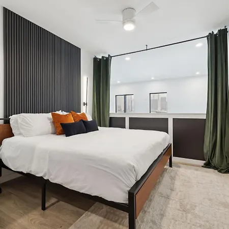 Beverly Nash Downtown, Incredible Skyline Views, Walk To Broadway! * Nashville