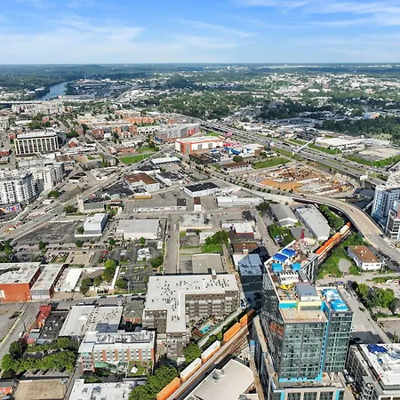 Beverly Nash Downtown, Incredible Skyline Views, Walk To Broadway! Holiday home Nashville