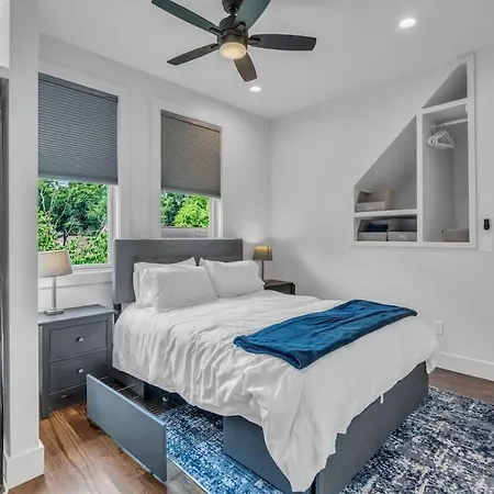 Apartment East Greenwood Treehouse Close To Dt *