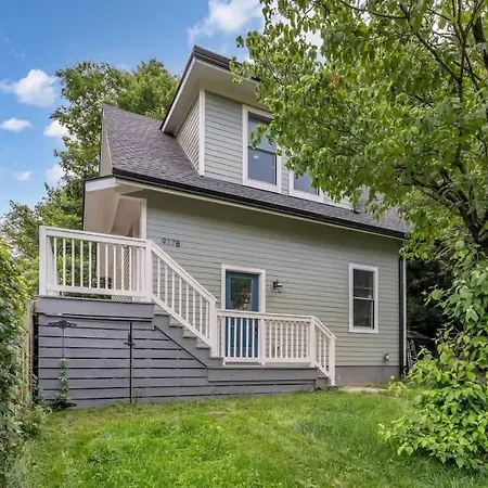 East Greenwood Treehouse Close To Dt Apartment
