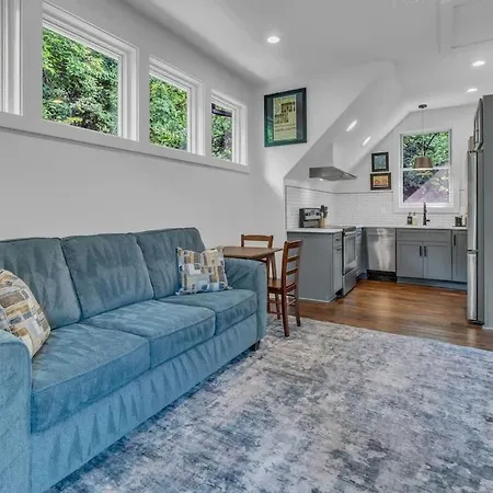 East Greenwood Treehouse Close To Dt Apartment Nashville