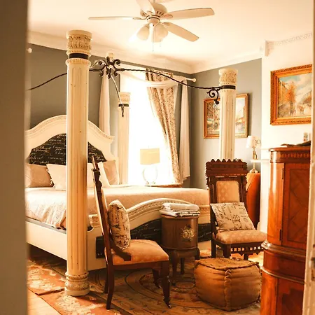 Holiday home The Magnolia Mansion 6 Minutes To Broadway On 4 Acres *