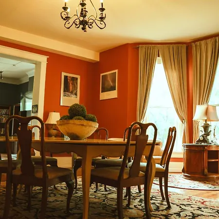 Holiday home The Magnolia Mansion 6 Minutes To Broadway On 4 Acres *