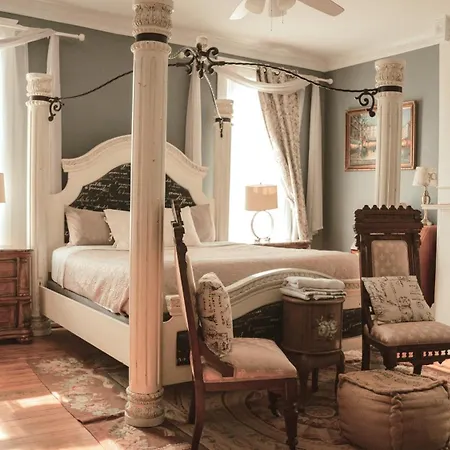The Magnolia Mansion 6 Minutes To Broadway On 4 Acres Holiday home