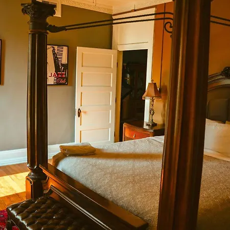 The Magnolia Mansion 6 Minutes To Broadway On 4 Acres Holiday home