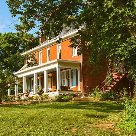 Holiday home The Magnolia Mansion 6 Minutes To Broadway On 4 Acres