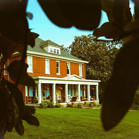 Holiday home The Magnolia Mansion 6 Minutes To Broadway On 4 Acres *